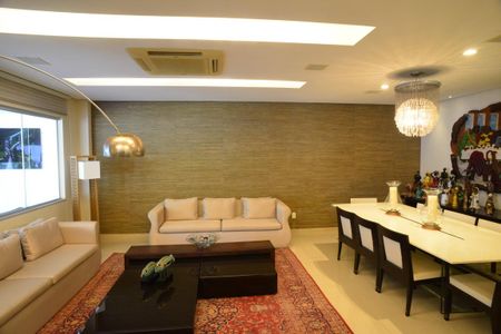 Casa de condomínio à venda com 1370m², 5 quartos e 10 vagas Casa de condomínio à venda com 1370m², 5 quartos e 10 vagasSala 1