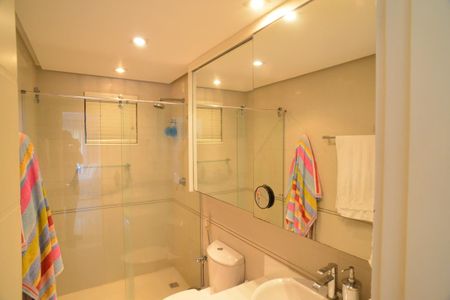 Casa de condomínio à venda com 1370m², 5 quartos e 10 vagas Casa de condomínio à venda com 1370m², 5 quartos e 10 vagasBanheiro da Suíte 4