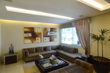 Casa de condomínio à venda com 1370m², 5 quartos e 10 vagas Casa de condomínio à venda com 1370m², 5 quartos e 10 vagasSala 1