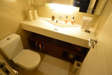 Casa de condomínio à venda com 1370m², 5 quartos e 10 vagas Casa de condomínio à venda com 1370m², 5 quartos e 10 vagasLavabo