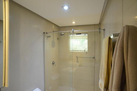 Casa de condomínio à venda com 1370m², 5 quartos e 10 vagas Casa de condomínio à venda com 1370m², 5 quartos e 10 vagasBanheiro da Suíte 3