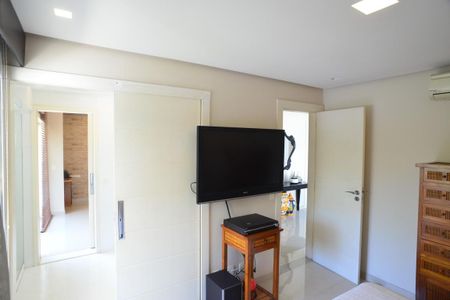 Casa de condomínio à venda com 1370m², 5 quartos e 10 vagas Casa de condomínio à venda com 1370m², 5 quartos e 10 vagasSuíte 5