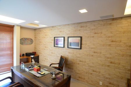 Casa de condomínio à venda com 1370m², 5 quartos e 10 vagas Casa de condomínio à venda com 1370m², 5 quartos e 10 vagasEscritório