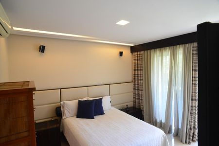 Casa de condomínio à venda com 1370m², 5 quartos e 10 vagas Casa de condomínio à venda com 1370m², 5 quartos e 10 vagasSuíte 5