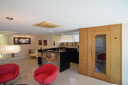 Casa de condomínio à venda com 1370m², 5 quartos e 10 vagas Casa de condomínio à venda com 1370m², 5 quartos e 10 vagasSala 2