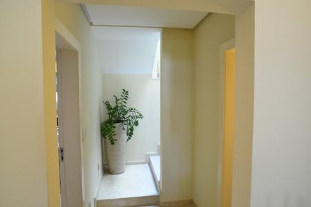 Casa de condomínio à venda com 1370m², 5 quartos e 10 vagas Casa de condomínio à venda com 1370m², 5 quartos e 10 vagasCorredor