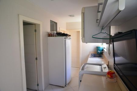 Casa de condomínio à venda com 1370m², 5 quartos e 10 vagas Casa de condomínio à venda com 1370m², 5 quartos e 10 vagasÁrea de Serviço