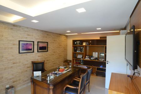 Casa de condomínio à venda com 1370m², 5 quartos e 10 vagas Casa de condomínio à venda com 1370m², 5 quartos e 10 vagasEscritório