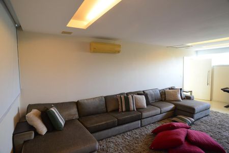 Casa de condomínio à venda com 1370m², 5 quartos e 10 vagas Casa de condomínio à venda com 1370m², 5 quartos e 10 vagasSala 4