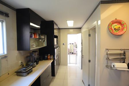 Casa de condomínio à venda com 1370m², 5 quartos e 10 vagas Casa de condomínio à venda com 1370m², 5 quartos e 10 vagasCozinha