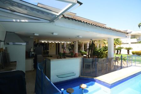 Casa de condomínio à venda com 1370m², 5 quartos e 10 vagas Casa de condomínio à venda com 1370m², 5 quartos e 10 vagasÁreas Externa