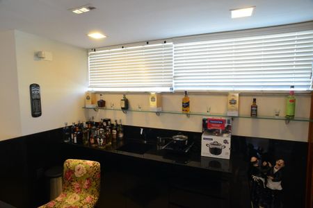 Casa de condomínio à venda com 1370m², 5 quartos e 10 vagas Casa de condomínio à venda com 1370m², 5 quartos e 10 vagasBar