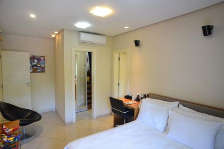 Casa de condomínio à venda com 1370m², 5 quartos e 10 vagas Casa de condomínio à venda com 1370m², 5 quartos e 10 vagasSuíte 3