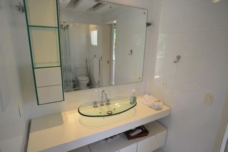 Casa de condomínio à venda com 1370m², 5 quartos e 10 vagas Casa de condomínio à venda com 1370m², 5 quartos e 10 vagasBanheiro da Suíte 5