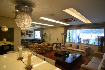 Casa de condomínio à venda com 1370m², 5 quartos e 10 vagas Casa de condomínio à venda com 1370m², 5 quartos e 10 vagasSala 1