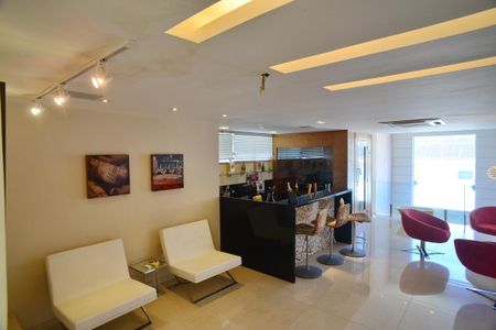 Casa de condomínio à venda com 1370m², 5 quartos e 10 vagas Casa de condomínio à venda com 1370m², 5 quartos e 10 vagasSala 2