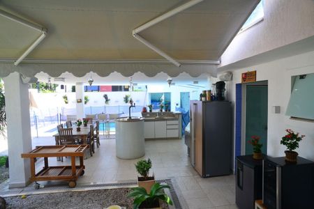 Casa de condomínio à venda com 1370m², 5 quartos e 10 vagas Casa de condomínio à venda com 1370m², 5 quartos e 10 vagasÁreas Externa