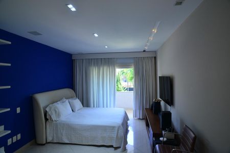 Casa de condomínio à venda com 1370m², 5 quartos e 10 vagas Casa de condomínio à venda com 1370m², 5 quartos e 10 vagasSuíte 4