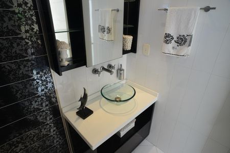 Casa de condomínio à venda com 1370m², 5 quartos e 10 vagas Casa de condomínio à venda com 1370m², 5 quartos e 10 vagasBanheiro Social