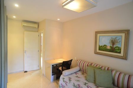 Casa de condomínio à venda com 1370m², 5 quartos e 10 vagas Casa de condomínio à venda com 1370m², 5 quartos e 10 vagasSuíte 2