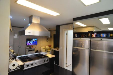 Casa de condomínio à venda com 1370m², 5 quartos e 10 vagas Casa de condomínio à venda com 1370m², 5 quartos e 10 vagasCozinha