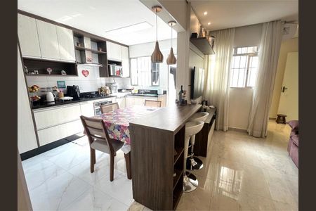Casa à venda com 7 quartos, 251m² em Vila Macedopolis, São Paulo