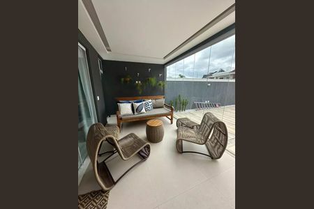 Casa à venda com 238m², 5 quartos e 2 vagas