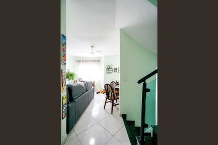 Casa de condomínio à venda com 170m², 3 quartos e 2 vagas Casa de condomínio à venda com 170m², 3 quartos e 2 vagasHall da escada