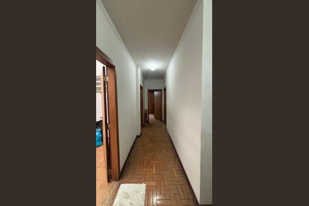 Casa à venda com 283m², 3 quartos e 5 vagas Casa à venda com 283m², 3 quartos e 5 vagasCorredor