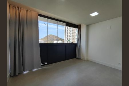 Apartamento à venda com 81m², 2 quartos e 1 vaga Apartamento à venda com 81m², 2 quartos e 1 vagaVaranda