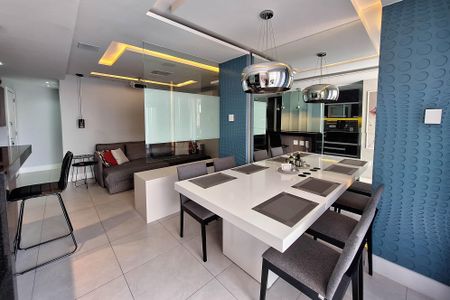 Apartamento à venda com 84m², 2 quartos e 1 vaga Apartamento à venda com 84m², 2 quartos e 1 vagaSala