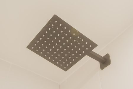 Banheiro de kitnet/studio para alugar com 1 quarto, 25m² em Santo Amaro, São Paulo