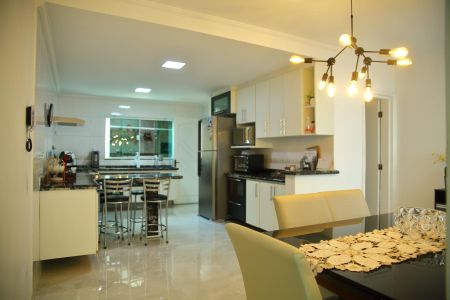 Casa à venda com 140m², 3 quartos e 2 vagasCozinha