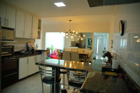 Casa à venda com 140m², 3 quartos e 2 vagasCozinha