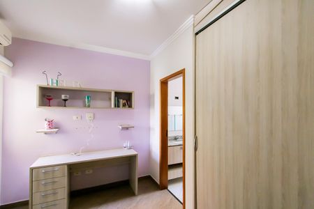 Casa à venda com 148m², 3 quartos e 4 vagasSuíte 2