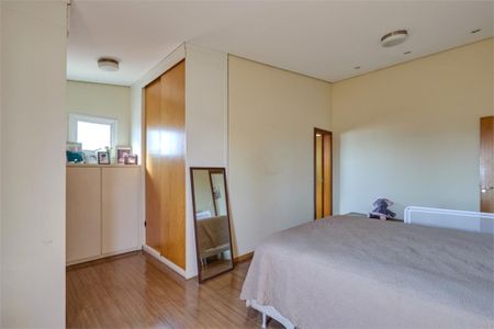 Casa à venda com 265m², 5 quartos e 4 vagas