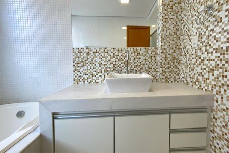 Apartamento à venda com 150m², 4 quartos e 4 vagas Apartamento à venda com 150m², 4 quartos e 4 vagasBanheiro da Suíte 1