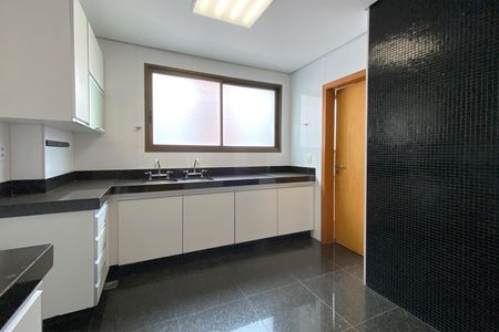 Apartamento à venda com 150m², 4 quartos e 4 vagas Apartamento à venda com 150m², 4 quartos e 4 vagasCozinha