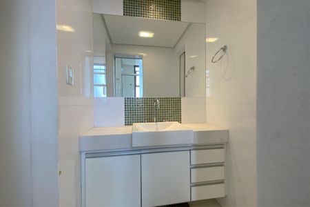 Apartamento à venda com 150m², 4 quartos e 4 vagas Apartamento à venda com 150m², 4 quartos e 4 vagasBanheiro das Semi suítes 1 e 2