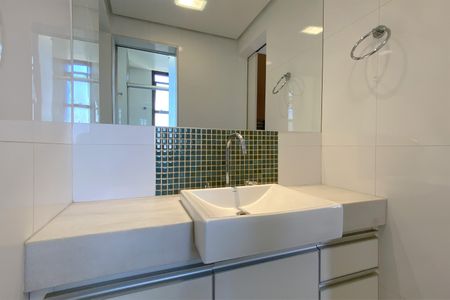 Apartamento à venda com 150m², 4 quartos e 4 vagas Apartamento à venda com 150m², 4 quartos e 4 vagasBanheiro das Semi suítes 1 e 2