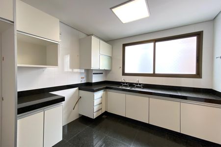 Apartamento à venda com 150m², 4 quartos e 4 vagas Apartamento à venda com 150m², 4 quartos e 4 vagasCozinha