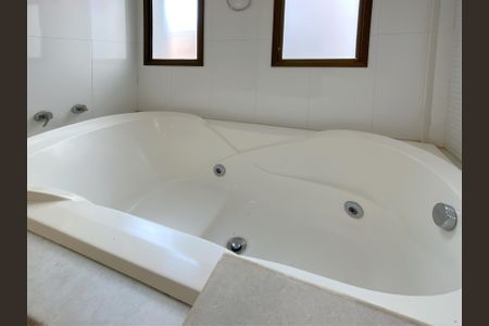 Apartamento à venda com 150m², 4 quartos e 4 vagas Apartamento à venda com 150m², 4 quartos e 4 vagasBanheiro da Suíte 1