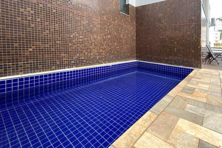 Apartamento à venda com 150m², 4 quartos e 4 vagas Apartamento à venda com 150m², 4 quartos e 4 vagasÁrea comum - Piscina