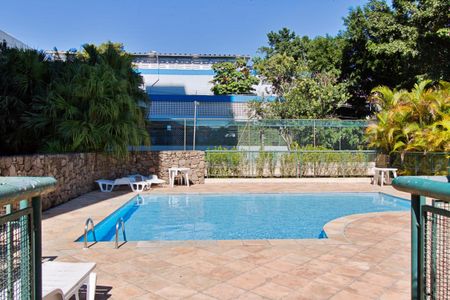 Apartamento à venda com 63m², 2 quartos e 2 vagas Apartamento à venda com 63m², 2 quartos e 2 vagasÁrea comum - Piscina