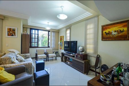 Casa à venda com 4 quartos, 206m² em Piratininga, Niterói