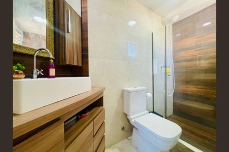 Apartamento à venda com 105m², 3 quartos e 1 vaga Apartamento à venda com 105m², 3 quartos e 1 vagaBanheiro da Suíte