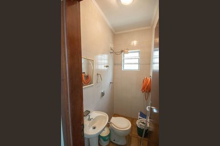 Casa à venda com 190m², 2 quartos e 2 vagas Casa à venda com 190m², 2 quartos e 2 vagasBanheiro de Serviço