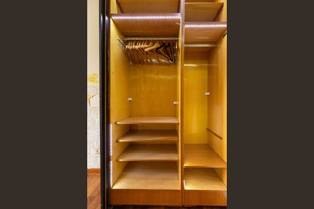 Apartamento para alugar com 97m², 2 quartos e sem vagaCloset do Quarto 1