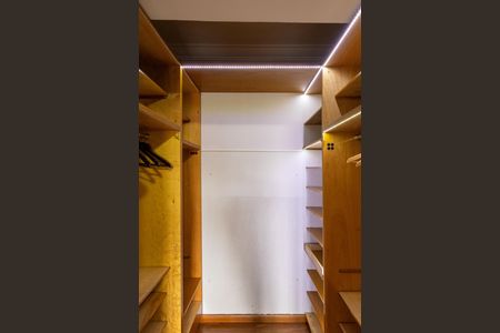 Apartamento para alugar com 97m², 2 quartos e sem vagaCloset do Quarto 1