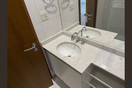 Apartamento para alugar com 100m², 3 quartos e 2 vagasBanheiro da Suíte